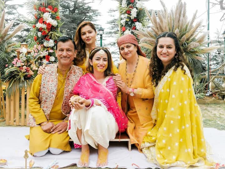  रुबीना दिलाइक की बहन ज्योतिका की शादी की रस्में शुरू;  देखें हल्दी सेरेमनी की तस्वीरें
